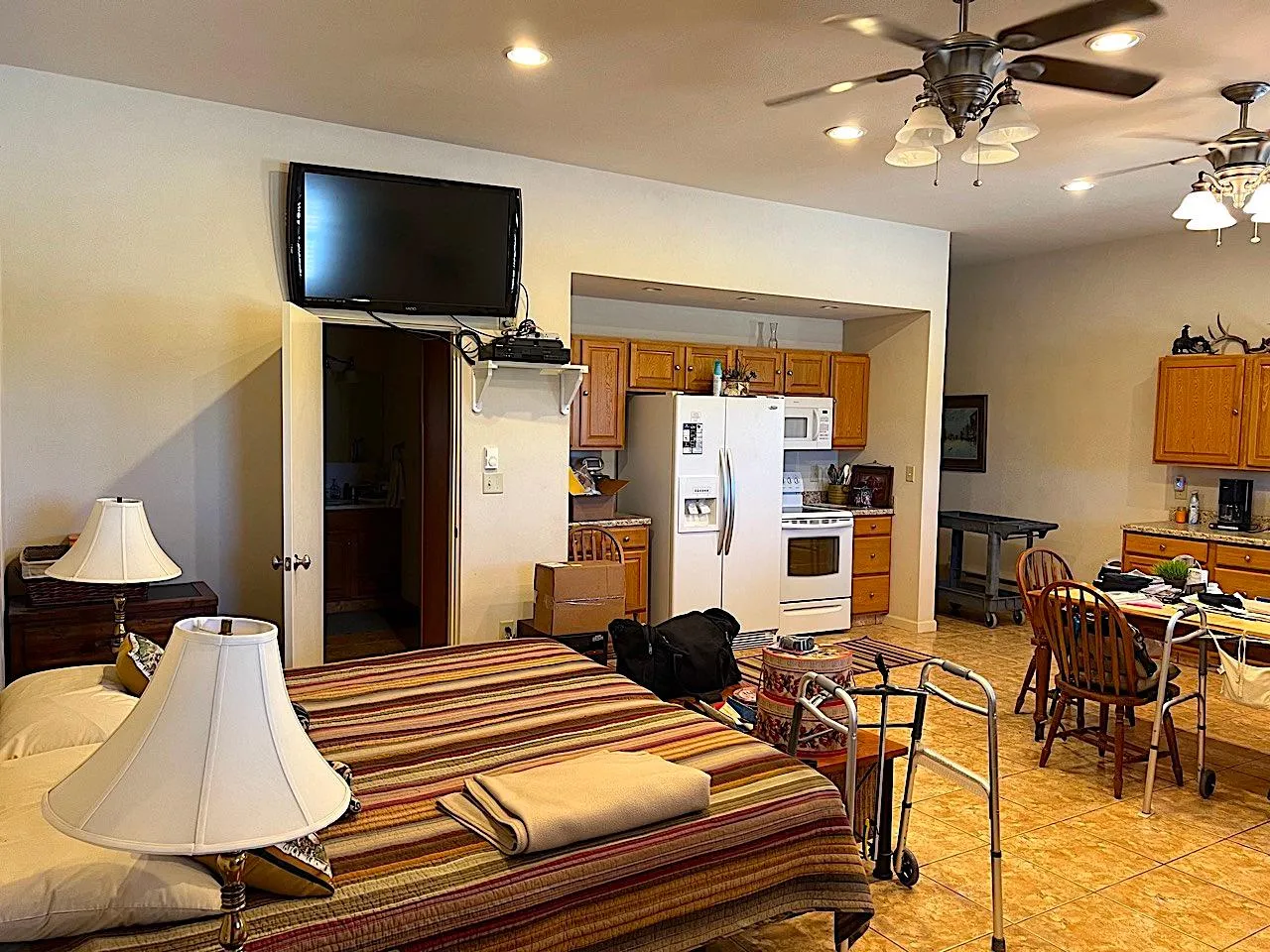 Barn apartment with full kitchen, dining, and bath